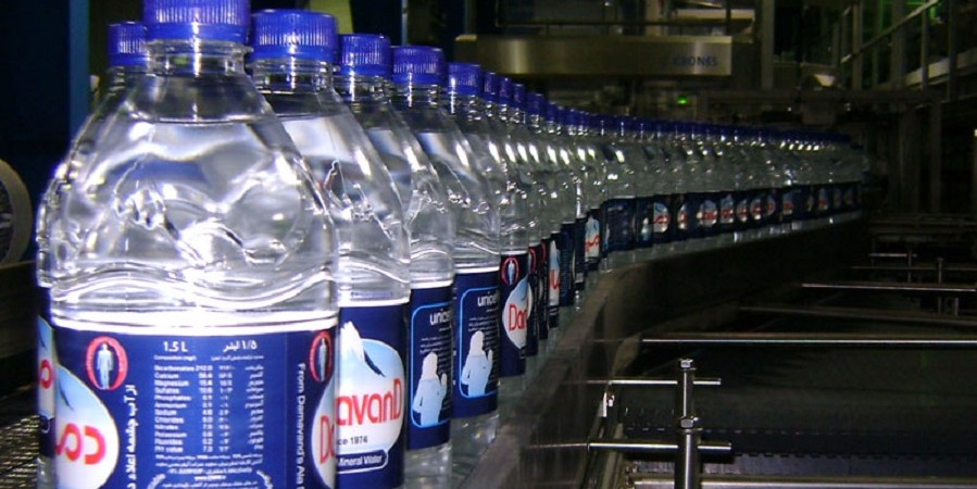 به دنبال دستور وزیر بهداشت برای بررسی سلامت آب‌های بسته‌بندی / خط تولید آب معدنی “دماوند” متوقف شد