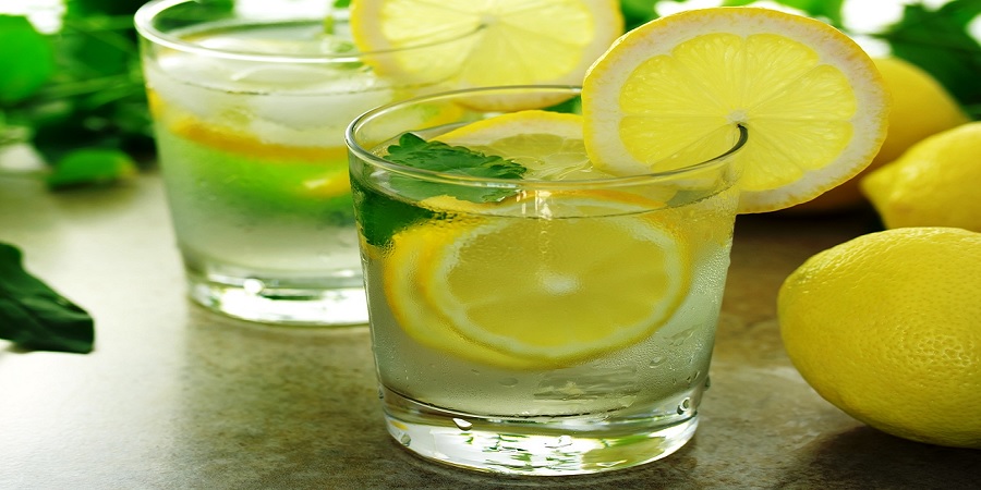 نوشیدن آب با برش‌های لیمو؛ دوای هر درد بی‌درمان
